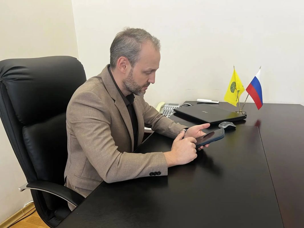 Депутаты горсовета голосуют в первый день выборов: кто-то на участках, кто-то — через ДЭГ Депутаты горсовета голосуют в первый день выборов: кто-то на участках, кто-то — через ДЭГ