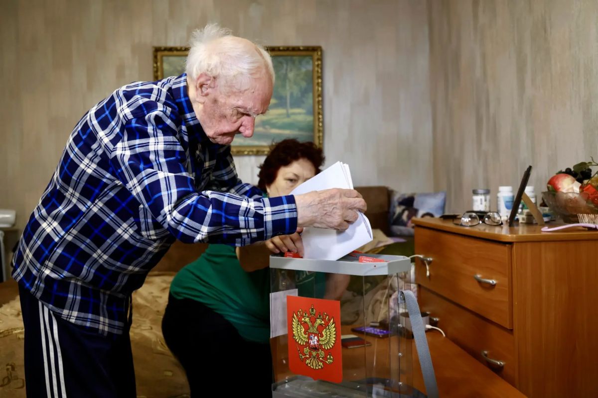 В Лобне свой выбор сделал ветеран Великой Отечественной войны, почетный гражданин города Иосиф Петрович Котков В Лобне свой выбор сделал ветеран Великой Отечественной войны, почетный гражданин города Иосиф Петрович Котков