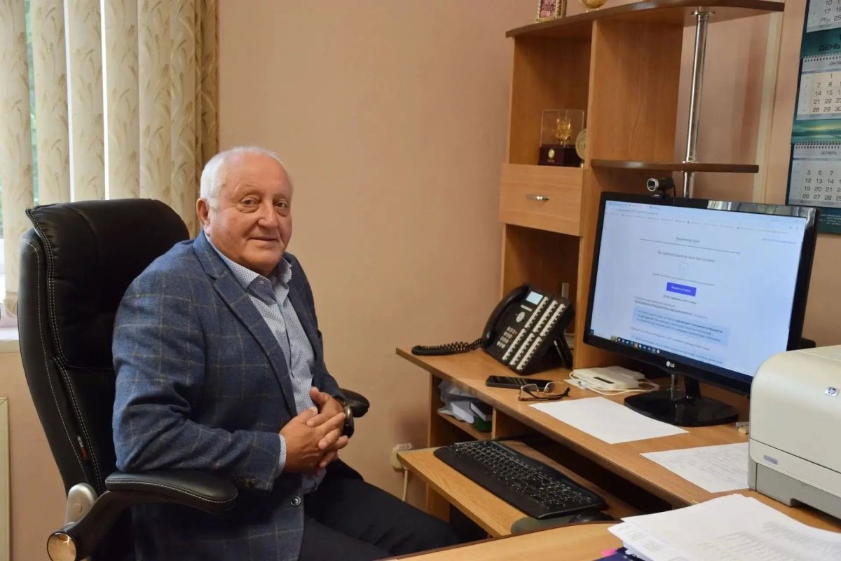 Депутаты горсовета голосуют в первый день выборов: кто-то на участках, кто-то — через ДЭГ Депутаты горсовета голосуют в первый день выборов: кто-то на участках, кто-то — через ДЭГ
