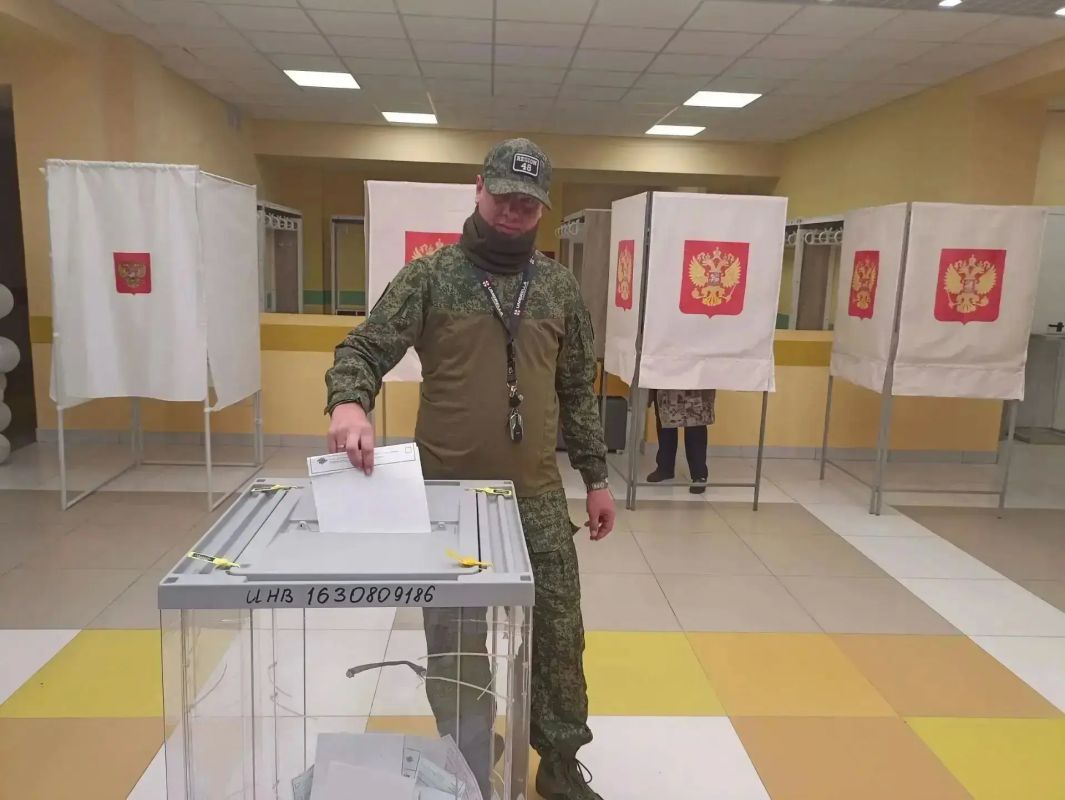 Ветераны СВО Липецкой области активно голосуют на выборах, потому что к долгу у них особое отношение – и к воинскому, и к гражданскому Ветераны СВО Липецкой области активно голосуют на выборах, потому что к долгу у них особое отношение – и к воинскому, и к гражданскому