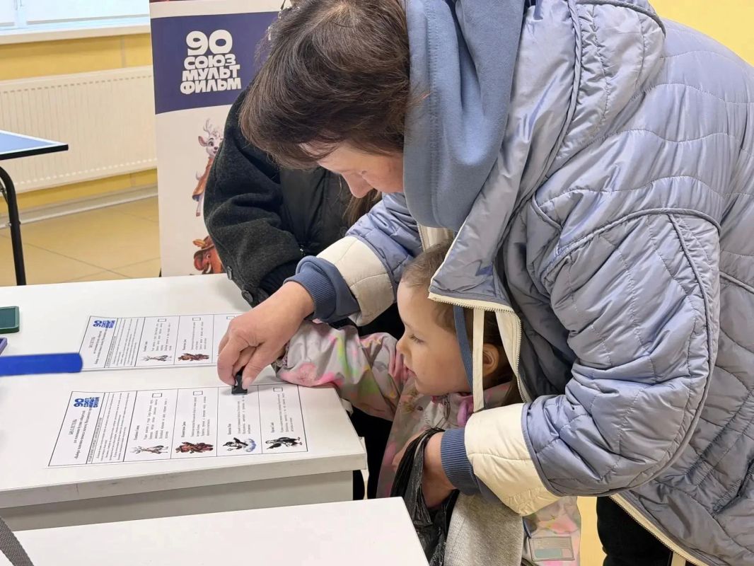 Два дня 18 и 19 сентября в Магадане параллельно взрослого голосования в государственную Думу на 21 избирательном участке проходило голосование будущих избирателей «Выборы талисмана-символа (маскота) Магаданского городского...