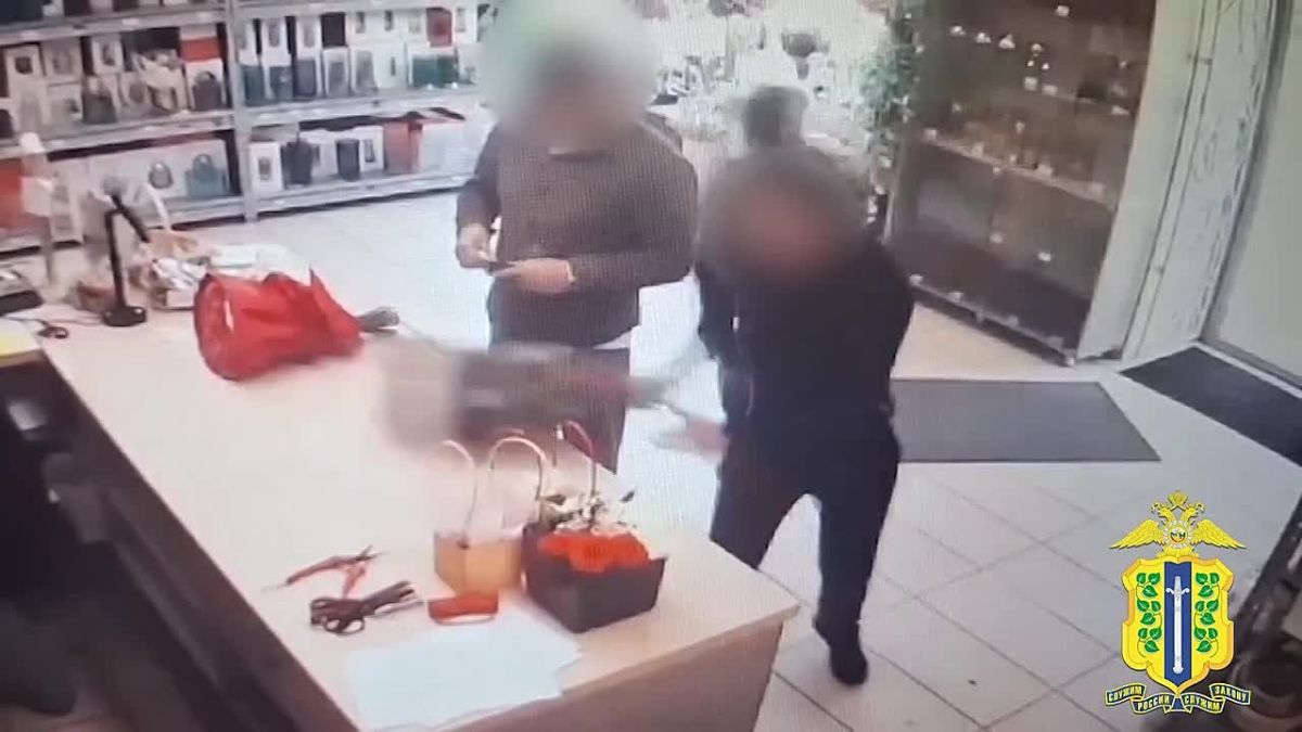 В Липецке полицейские задержали местного жителя, совершившего хищение мягкой игрушки из цветочного магазина