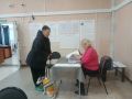 Энджи в модном свитере в Добринке покрасовался на избирательном участке