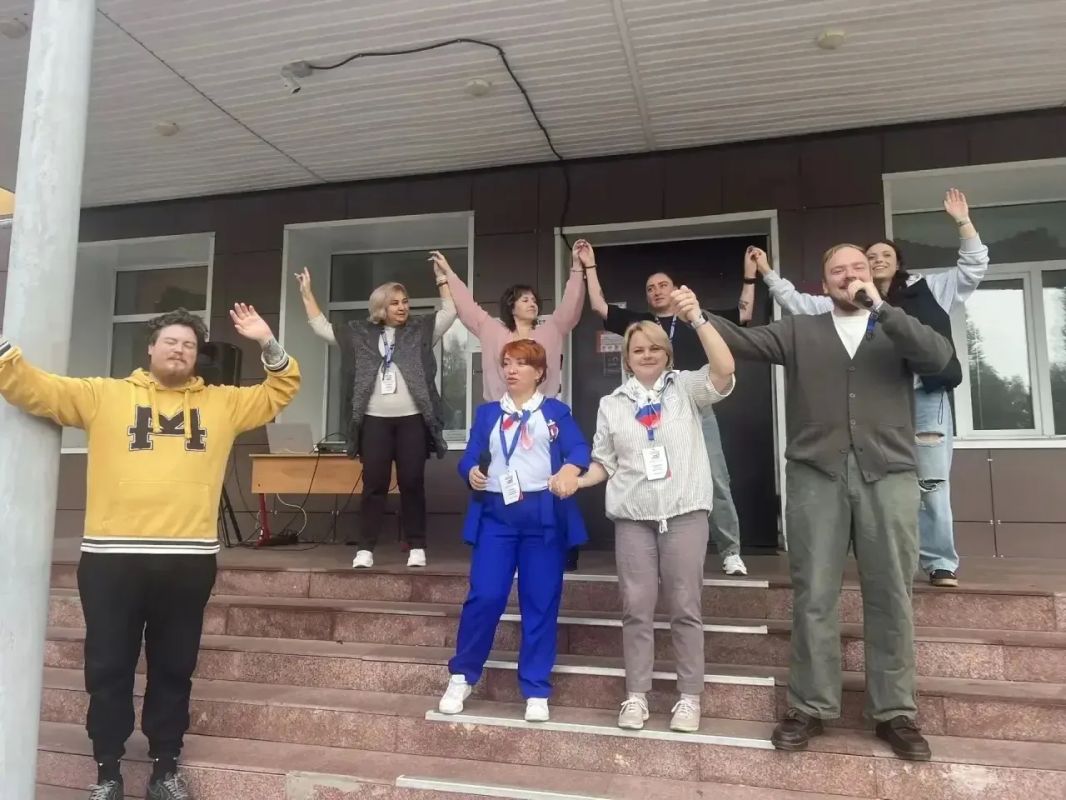 Музыка звучит на теплоходе, а на избирательном участке №51 в Балашихе звучит нечто большее - здесь голосуют неравнодушные сердца наших избирателей! Музыка звучит на теплоходе, а на избирательном участке №51 в Балашихе звучит нечто большее - здесь голосуют неравнодушные сердца наших избирателей!