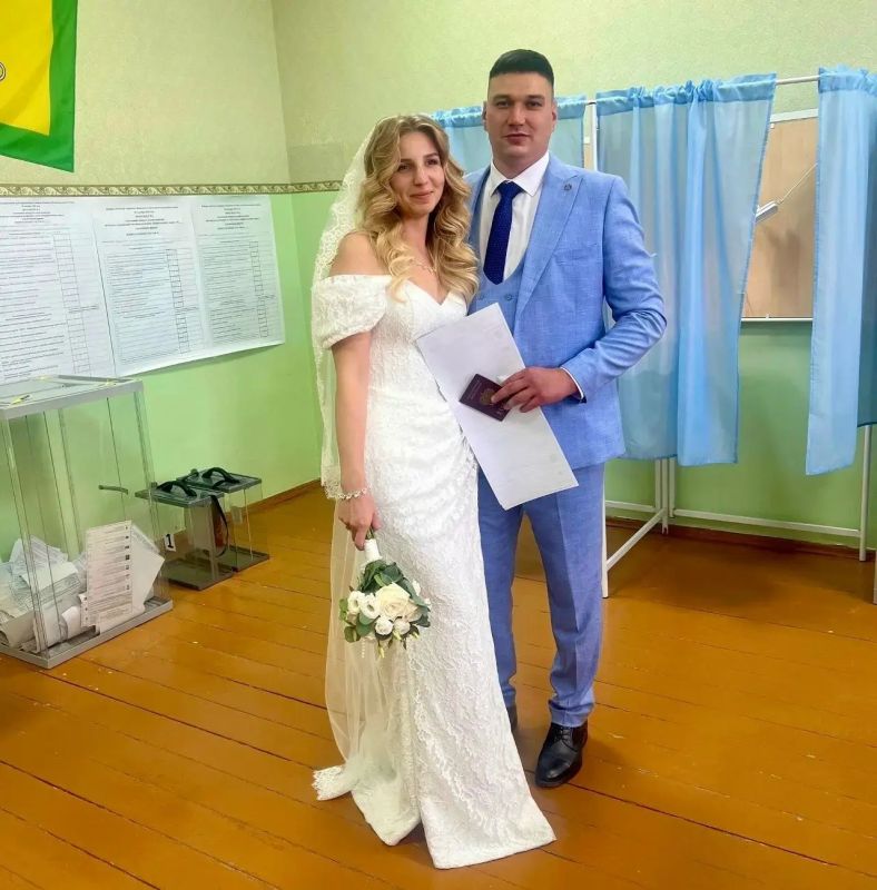 Они сказали «Да» своему совместному будущему и будущему страны Они сказали «Да» своему совместному будущему и будущему страны