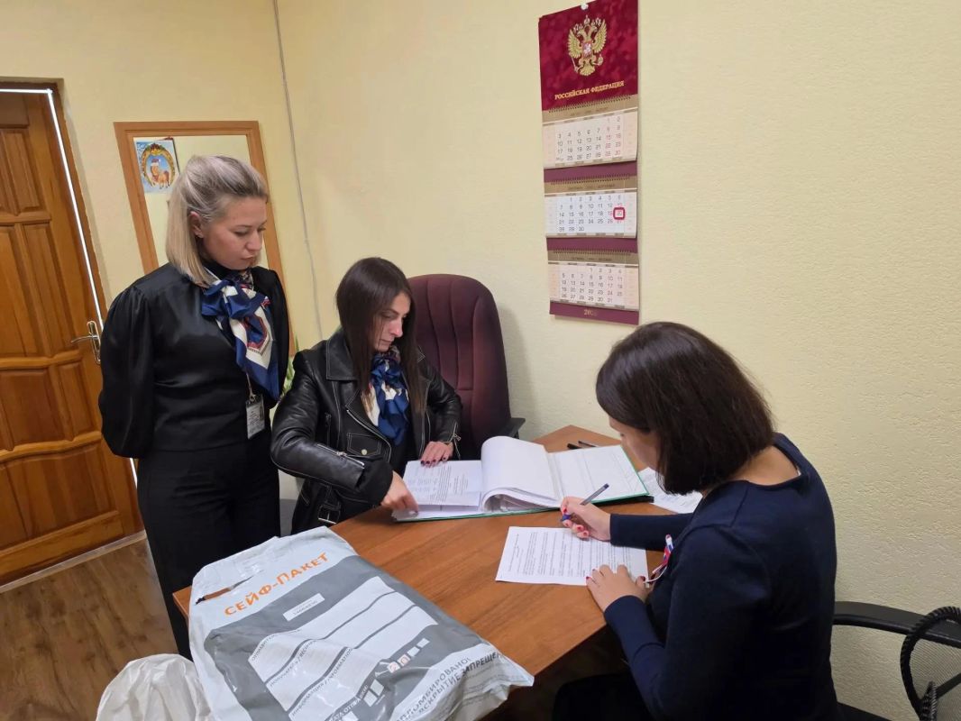 Идет работа в ТИКАХ. Тишина в помещениях для голосования, участковые избирательные комиссии подписали протоколы, и теперь активная работа переместилась в территориальные комиссии Идет работа в ТИКАХ. Тишина в помещениях для голосования, участковые избирательные комиссии подписали протоколы, и теперь активная работа переместилась в территориальные комиссии