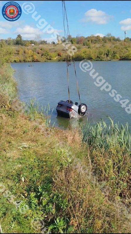 Тело мужчины достали из пруда в Измалковском округе в районе с. Васильевка. Также спасатели извлекли из воды автомобиль ВАЗ-2114