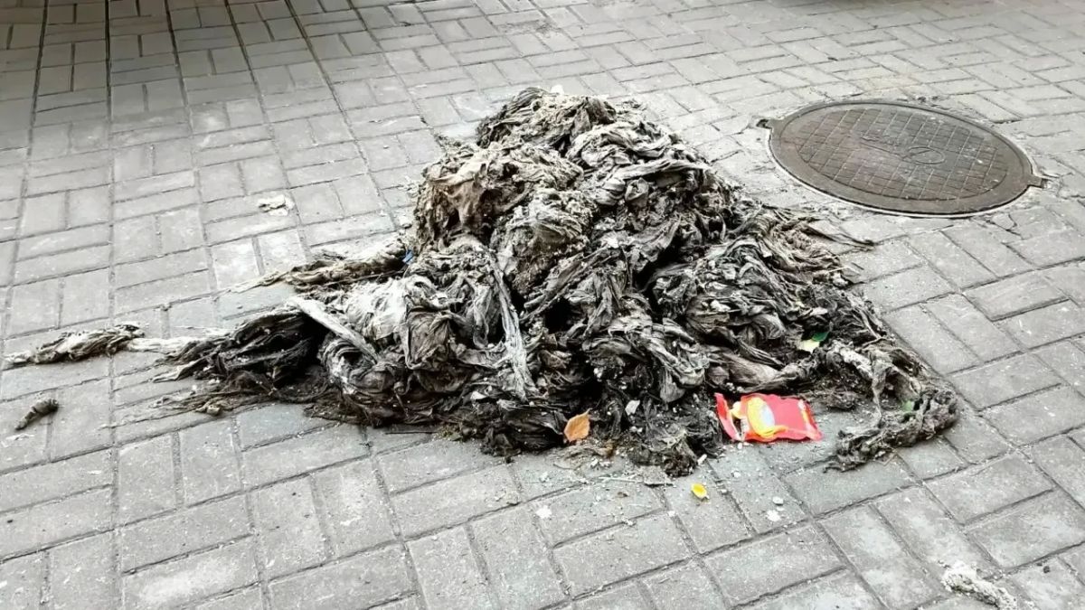 Специалисты РВК-Липецк просят горожан не бросать мусор в канализацию