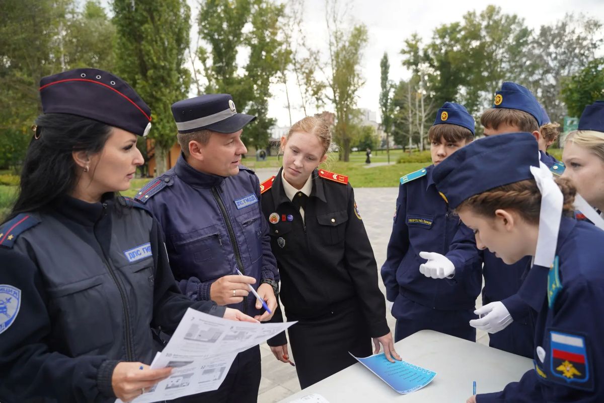 В Липецке полицейские и общественники организовали для подрастающего поколения образовательное интерактивное мероприятие В Липецке полицейские и общественники организовали для подрастающего поколения образовательное интерактивное мероприятие