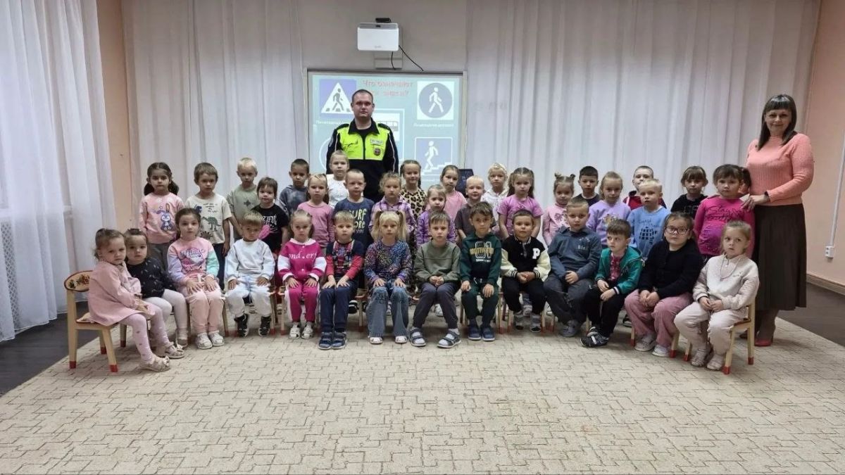 Сегодня, в Единый день дорожной безопасности в образовательных организациях Липецкой области проходит всероссийский Единый день дорожной безопасности, призванный привлечь внимание к проблеме детского дорожно-транспортного... Сегодня, в Единый день дорожной безопасности в образовательных организациях Липецкой области проходит всероссийский Единый день дорожной безопасности, призванный привлечь внимание к проблеме детского дорожно-транспортного...