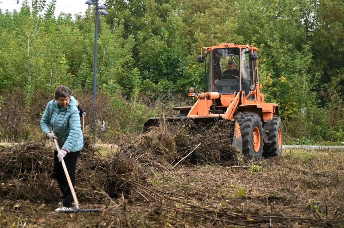 В Ельце прошёл городской субботник В Ельце прошёл городской субботник