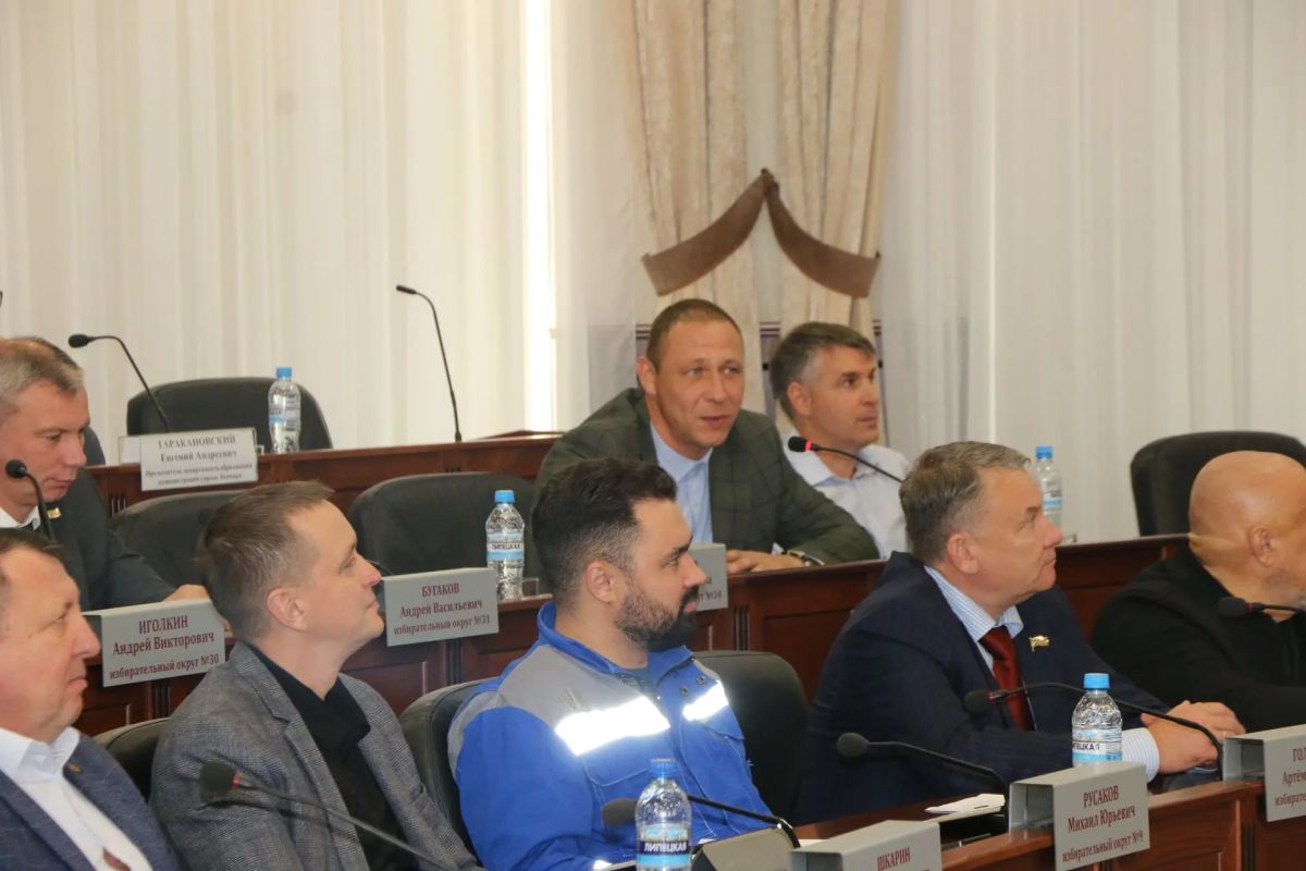 Три депутата горсовета досрочно сложили полномочия по собственному желанию Три депутата горсовета досрочно сложили полномочия по собственному желанию
