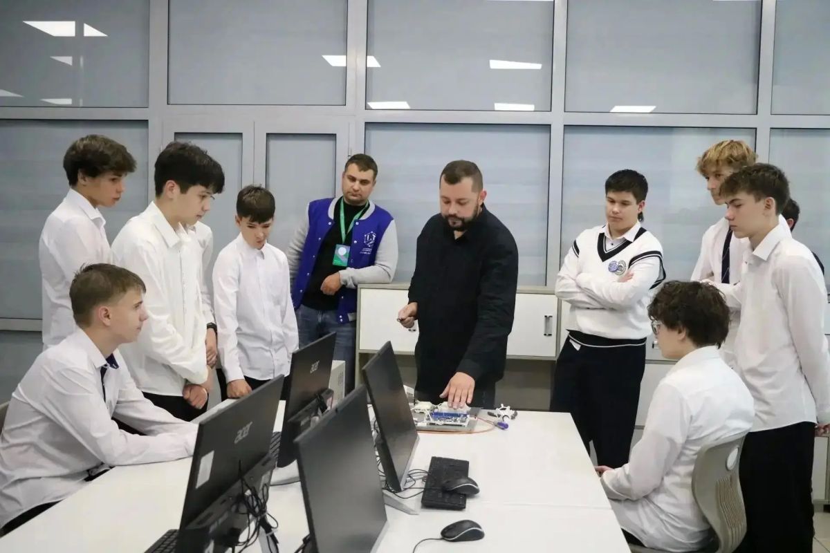 2000+ школьников ЛО примерили на себя инновационные профессии 2000+ школьников ЛО примерили на себя инновационные профессии