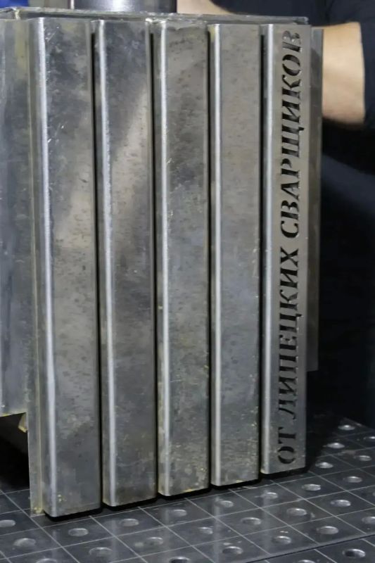Носилки для эвакуации, стеллажи для полевых госпиталей и печи-буржуйки – всего больше 500 изделий – отправили в зону СВО с очередным гумкомвоем Носилки для эвакуации, стеллажи для полевых госпиталей и печи-буржуйки – всего больше 500 изделий – отправили в зону СВО с очередным гумкомвоем