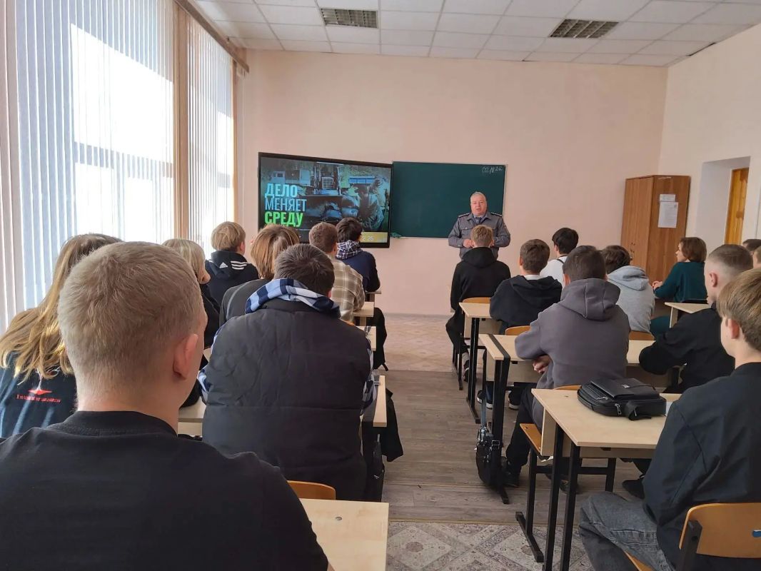 Инспекторы провели лекции о проекте «Экодесант» в образовательных организациях Липецкой области Инспекторы провели лекции о проекте «Экодесант» в образовательных организациях Липецкой области
