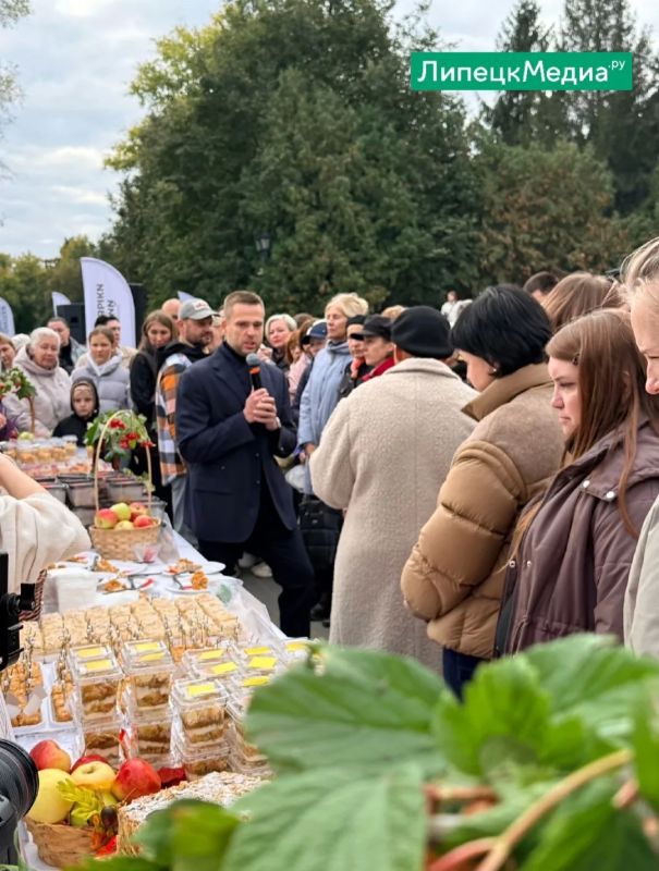Сотни горожан уже отведали яблочный «Наполеон»