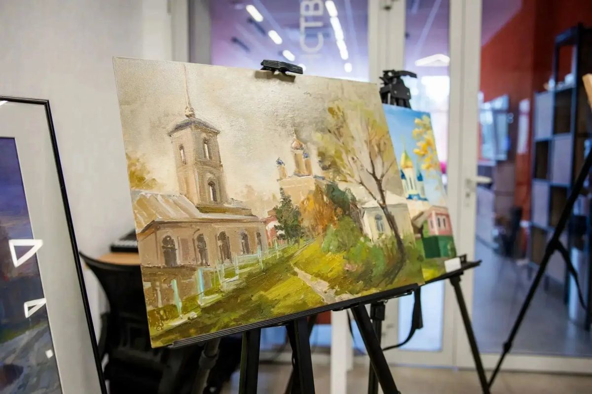Улицы Ельца на холстах можно увидеть в Центре молодежи города