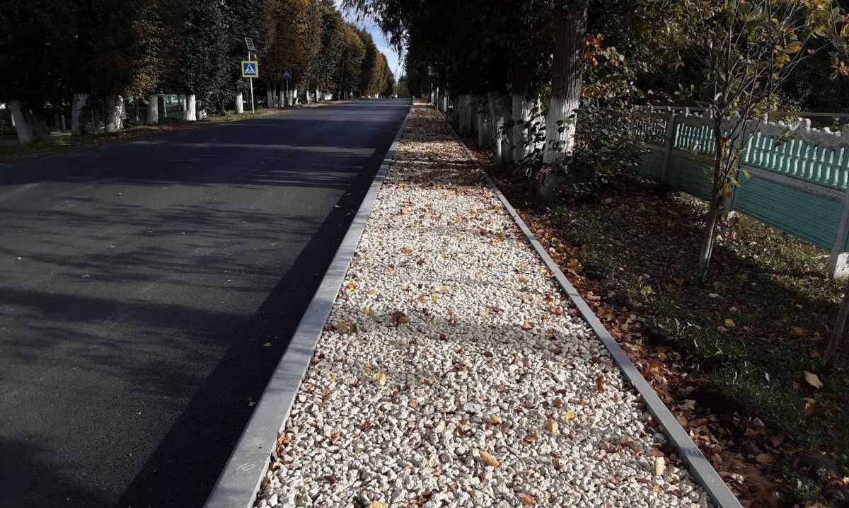 Дорогу к школе, ДК и спорткомплексу обновили в посёлке Ключ Жизни Елецкого округа