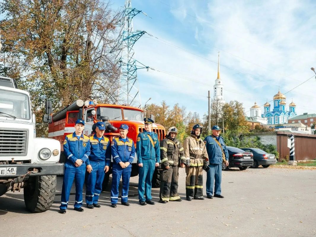 Задонские спасатели готовы к любым ЧС. В рамках Всероссийской штабной тренировки специалисты проверили оснащение, спецтехнику, средства связи и слаженность действий Задонские спасатели готовы к любым ЧС. В рамках Всероссийской штабной тренировки специалисты проверили оснащение, спецтехнику, средства связи и слаженность действий