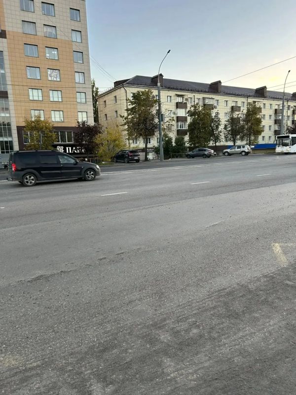 Большие асфальтные заплатки делают на улице Гагарина Липецка
