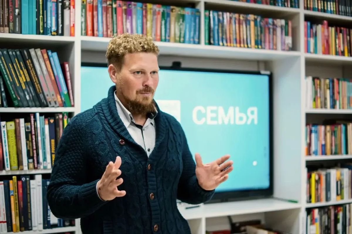 Библиотека, где учат личным примером Библиотека, где учат личным примером