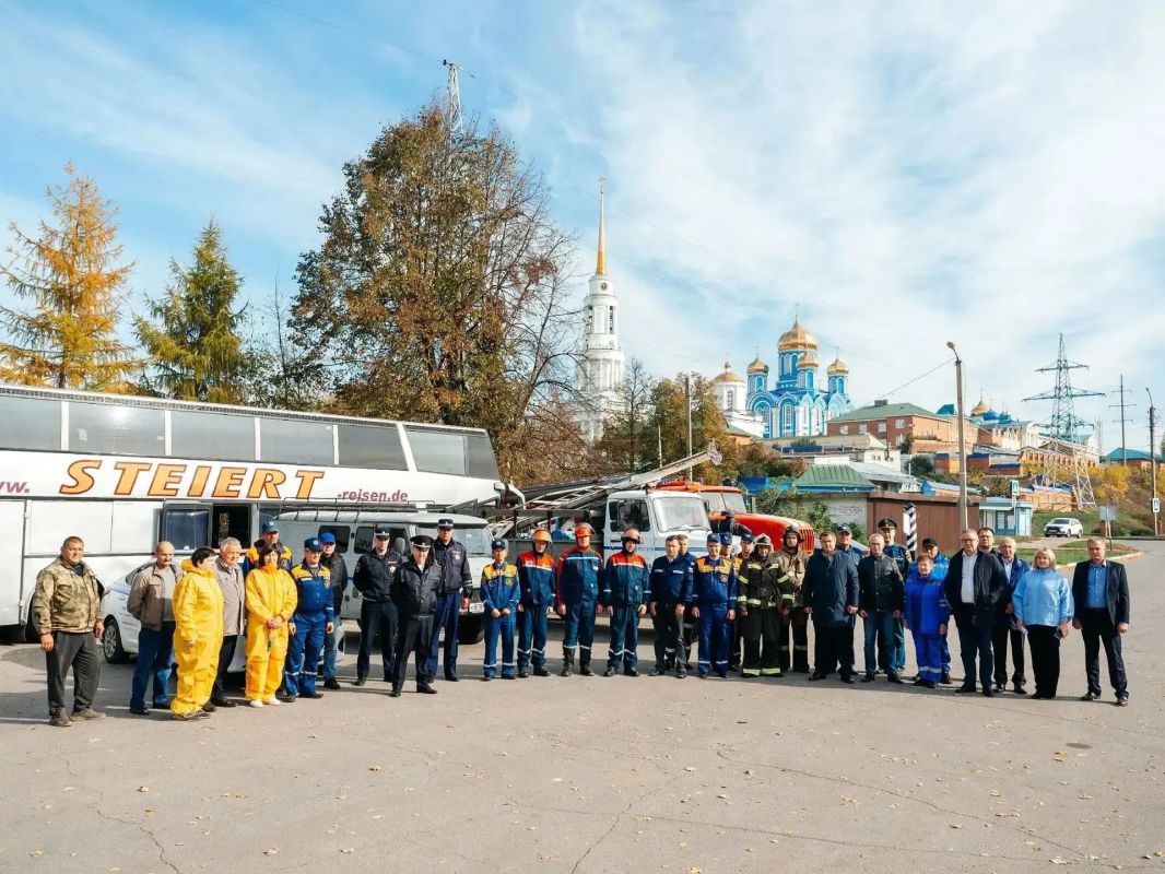 Задонские спасатели готовы к любым ЧС. В рамках Всероссийской штабной тренировки специалисты проверили оснащение, спецтехнику, средства связи и слаженность действий