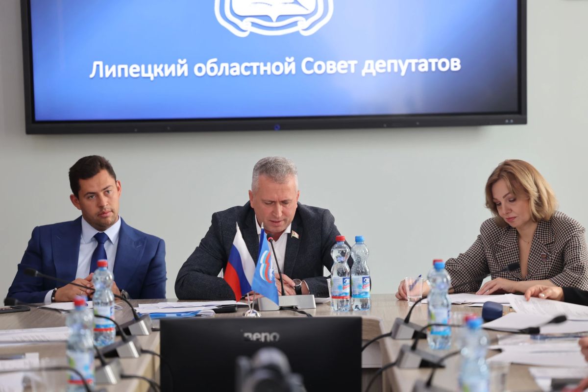 Фракция ЕР в облсовете выдвинула на пост спикера регионального парламента 8 созыва Владимира Серикова Фракция ЕР в облсовете выдвинула на пост спикера регионального парламента 8 созыва Владимира Серикова