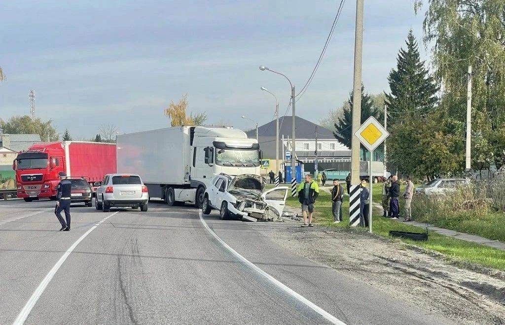 Два ДТП с пострадавшими произошли буквально за два часа вчера в Измалковском округе