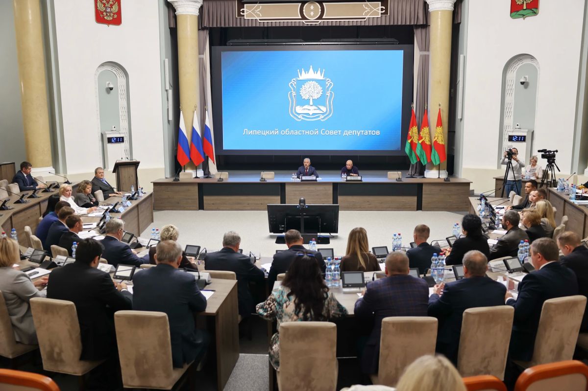 Сегодня парламентарии нового созыва Липецкого облсовета собрались на первое общее совещание Сегодня парламентарии нового созыва Липецкого облсовета собрались на первое общее совещание