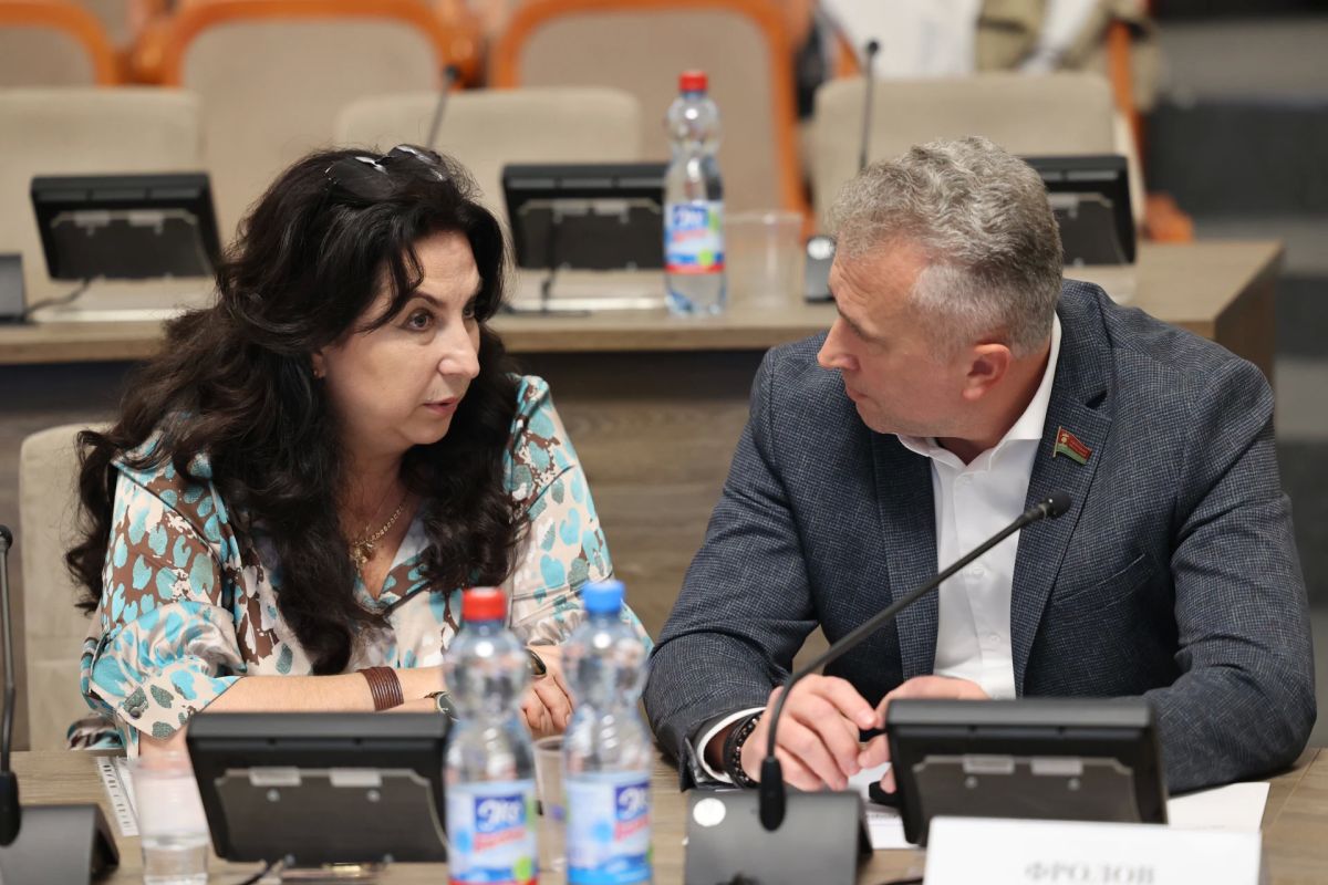 Сегодня парламентарии нового созыва Липецкого облсовета собрались на первое общее совещание Сегодня парламентарии нового созыва Липецкого облсовета собрались на первое общее совещание