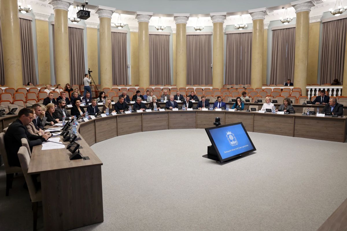 Сегодня парламентарии нового созыва Липецкого облсовета собрались на первое общее совещание Сегодня парламентарии нового созыва Липецкого облсовета собрались на первое общее совещание