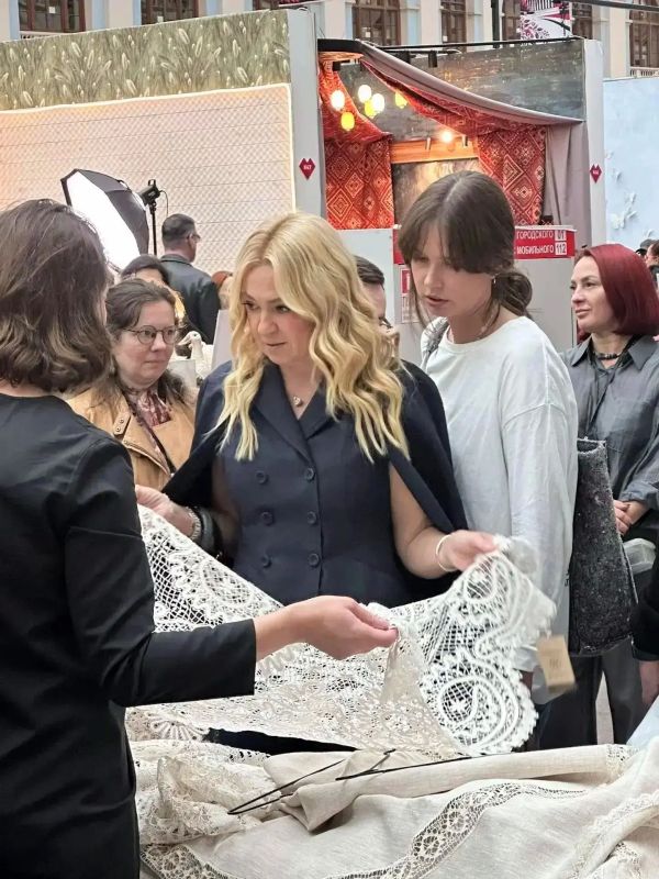 Яна Рудковская заинтересовалась елецкими кружевами