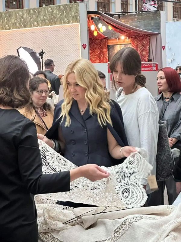 Яна Рудковская заинтересовалась елецкими кружевами