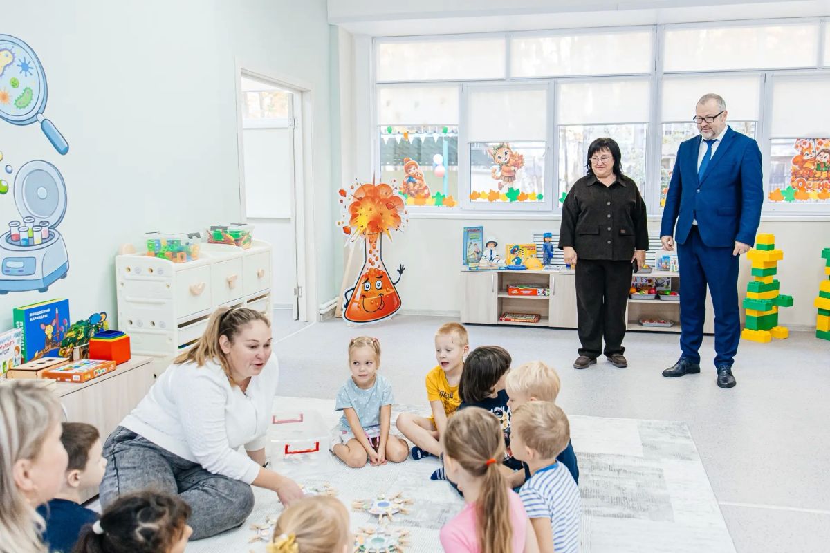 Михаил Щербаков: Сегодня побывал в обновлённом детском саду №38, который отремонтировали по нацпроекту «Семья» Михаил Щербаков: Сегодня побывал в обновлённом детском саду №38, который отремонтировали по нацпроекту «Семья»