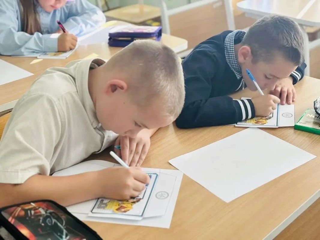 Задонские школьники окунулись в мир почтовой связи Задонские школьники окунулись в мир почтовой связи