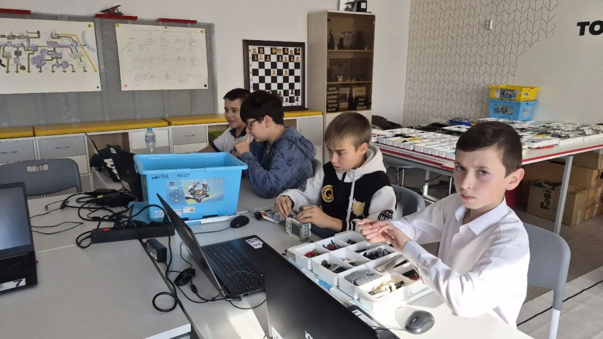 Боринские школьники изучили принципы многоступенчатой передачи в робототехнике Боринские школьники изучили принципы многоступенчатой передачи в робототехнике