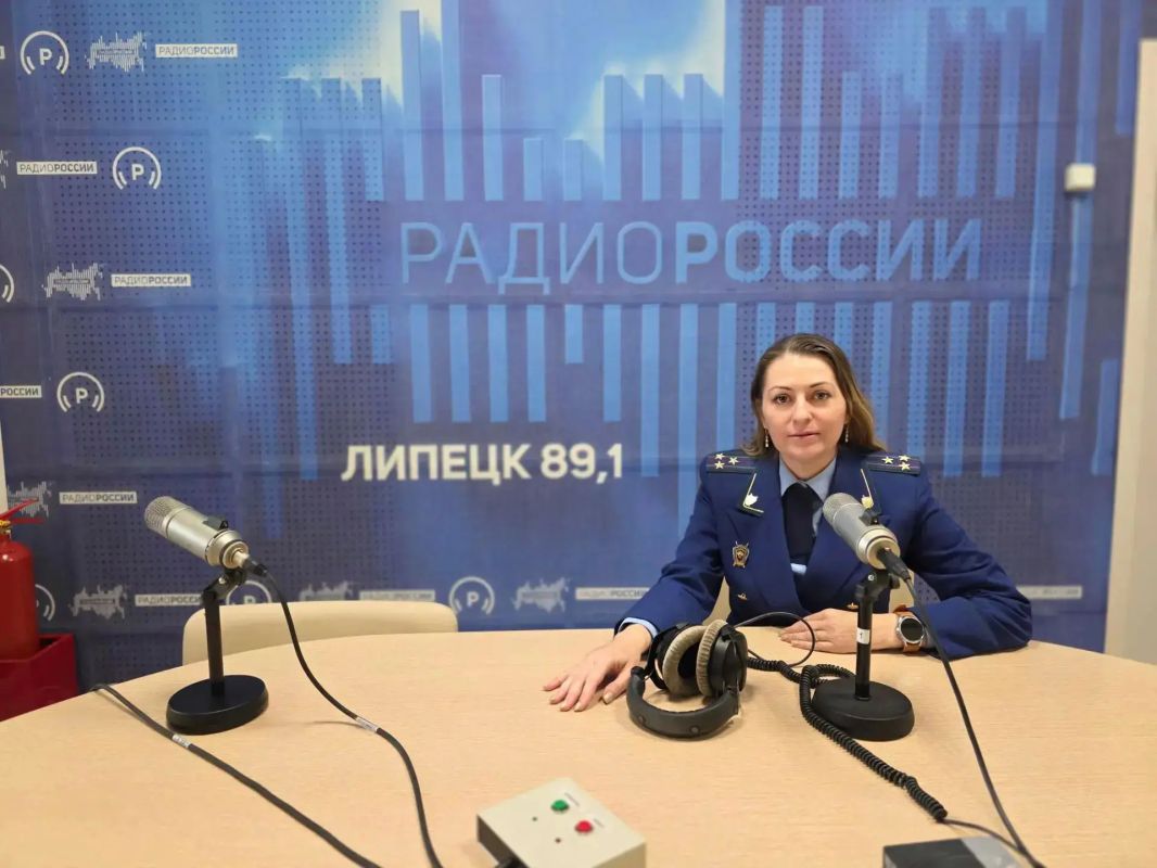 Старший помощник прокурора Липецкой области по надзору за соблюдением прав, свобод и законных интересов несовершеннолетних Елена Прокофьева выступила в программе "Формула дорожной безопасности" радиостанции "Радио России -...