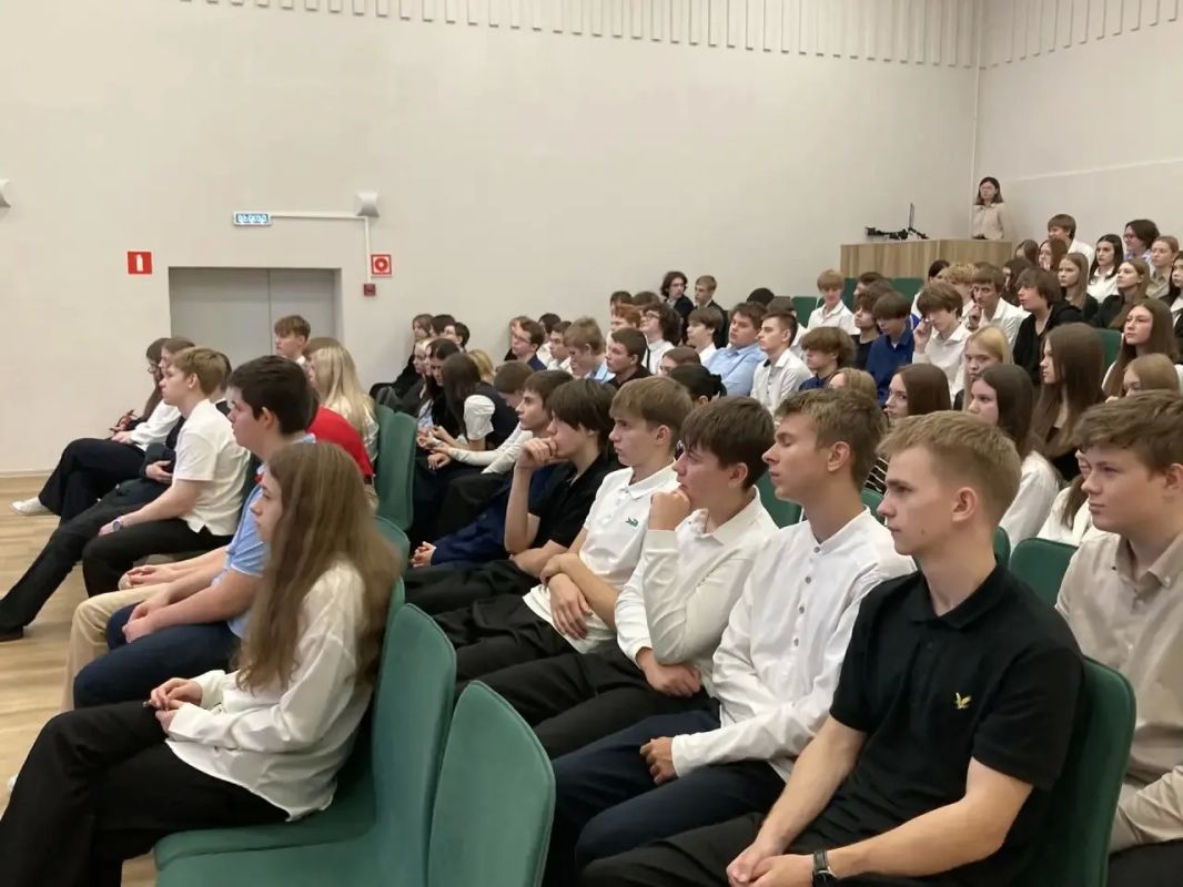 Профориентационная встреча в школе №33: знакомство с энергетикой Профориентационная встреча в школе №33: знакомство с энергетикой