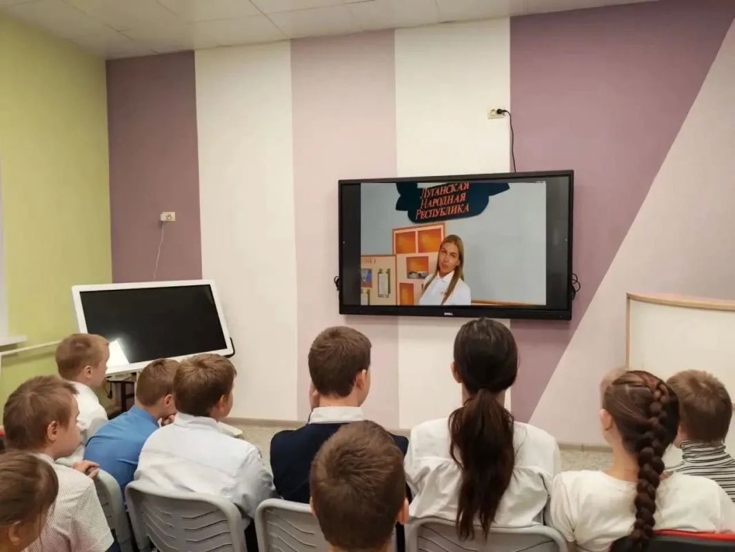 Елецкие школьники рассказали о достопримечательностях родного города ребятам из ЛНР