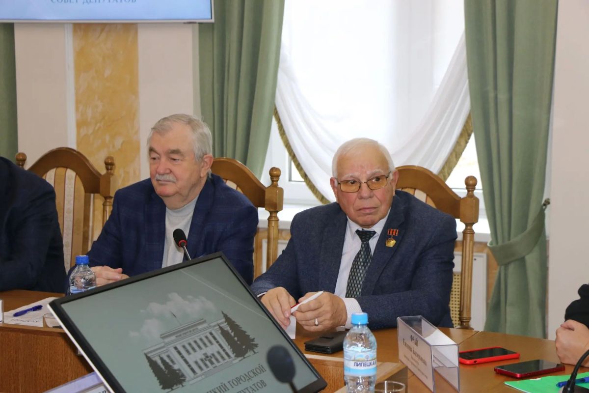 Руководители горсовета и мэр встретились с почетными гражданами Руководители горсовета и мэр встретились с почетными гражданами