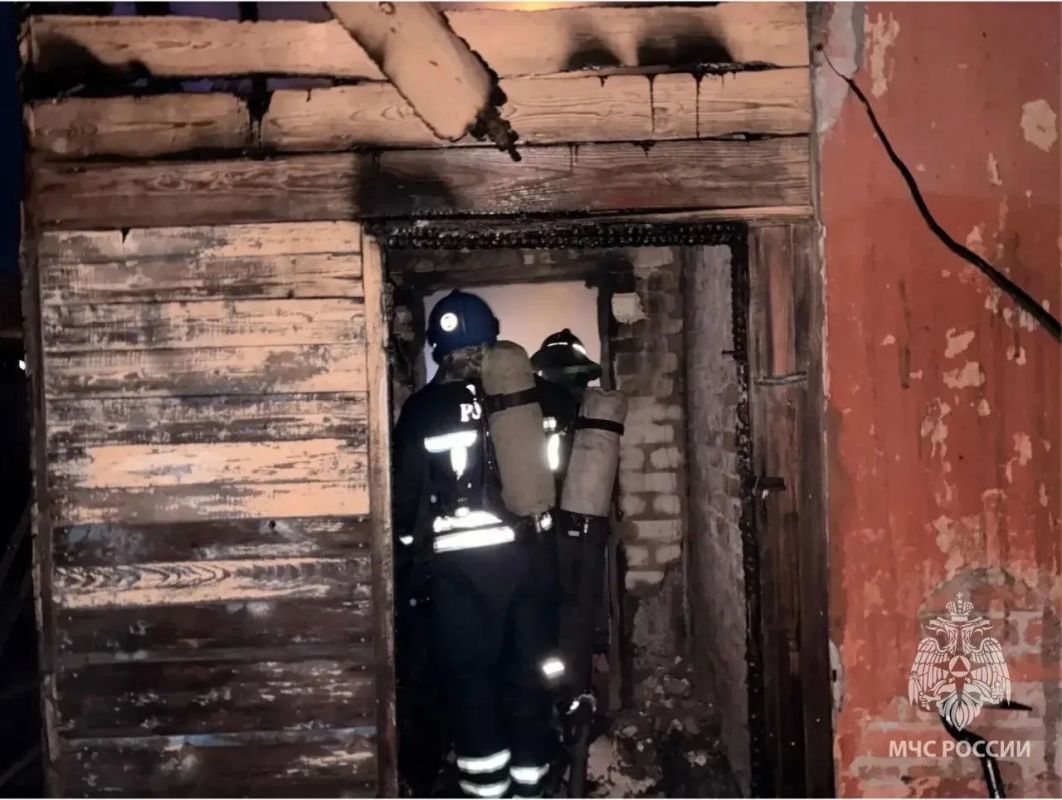 Нежилой дом загорелся в Ельце на улице Линейной