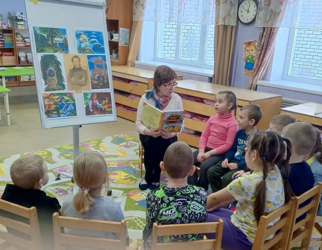 В Год дошкольного образования воспитатель детского сада «Тополёк» Ирина Бахвалова села Казаки Елецкого округа, участник акции «Секреты из садика» делится приемами, как можно помирить детей после ссоры В Год дошкольного образования воспитатель детского сада «Тополёк» Ирина Бахвалова села Казаки Елецкого округа, участник акции «Секреты из садика» делится приемами, как можно помирить детей после ссоры