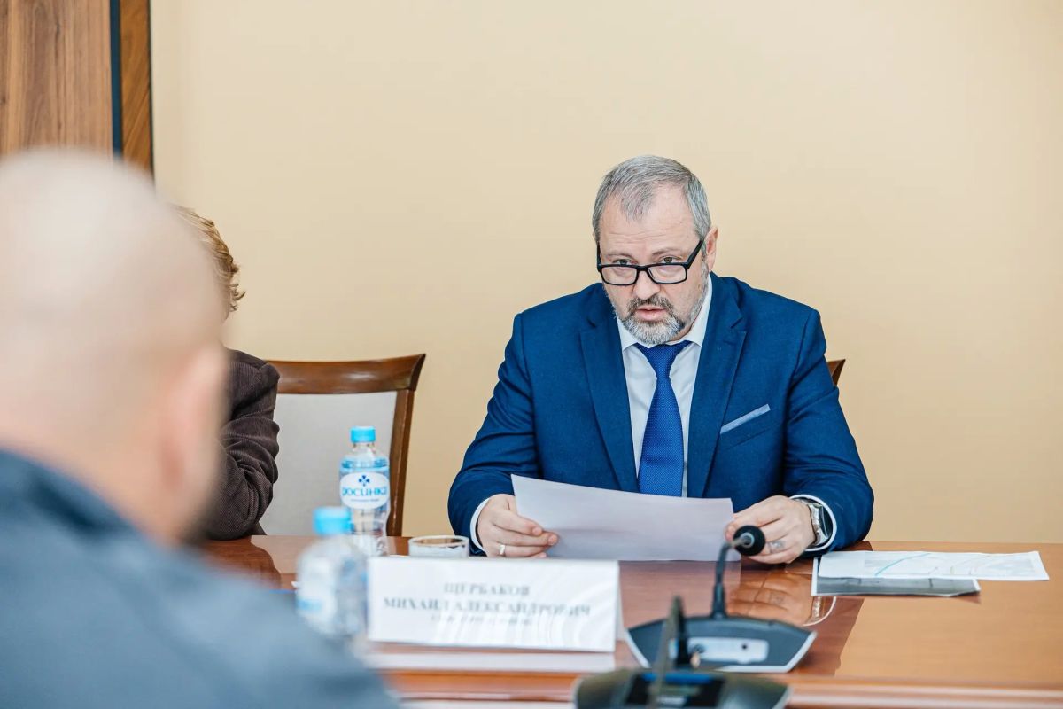 Михаил Щербаков: Провёл приём граждан. Обсудили вопросы жителей коттеджного посёлка «Радужный» – состояние дорог, вывоз мусора и уличное освещение
