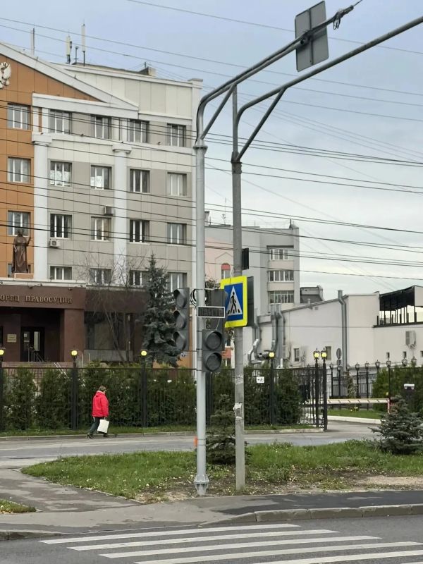 В Липецке установили ещё два светофора с кнопками для пешеходов — у Дворца правосудия и на переходе между Нижним парком и площадью Петра Великого