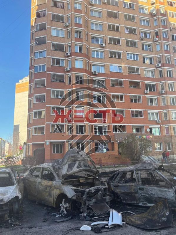 Региональные ТГ-каналы сообщают, что в Липецке обломками БПЛА повреждены жилые дома и загорелись несколько гражданских автомобилей