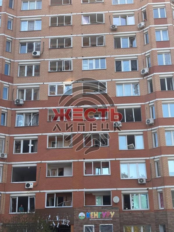 Региональные ТГ-каналы сообщают, что в Липецке обломками БПЛА повреждены жилые дома и загорелись несколько гражданских автомобилей Региональные ТГ-каналы сообщают, что в Липецке обломками БПЛА повреждены жилые дома и загорелись несколько гражданских автомобилей