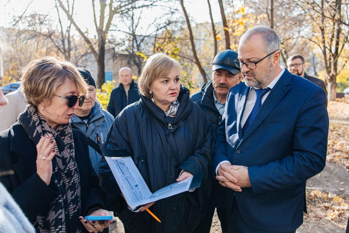 Военный городок: глава города проверил проблемные участки Военный городок: глава города проверил проблемные участки
