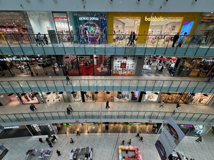 Скандал с иностранными вывесками: чиновник требует серьезных мер против нарушителей