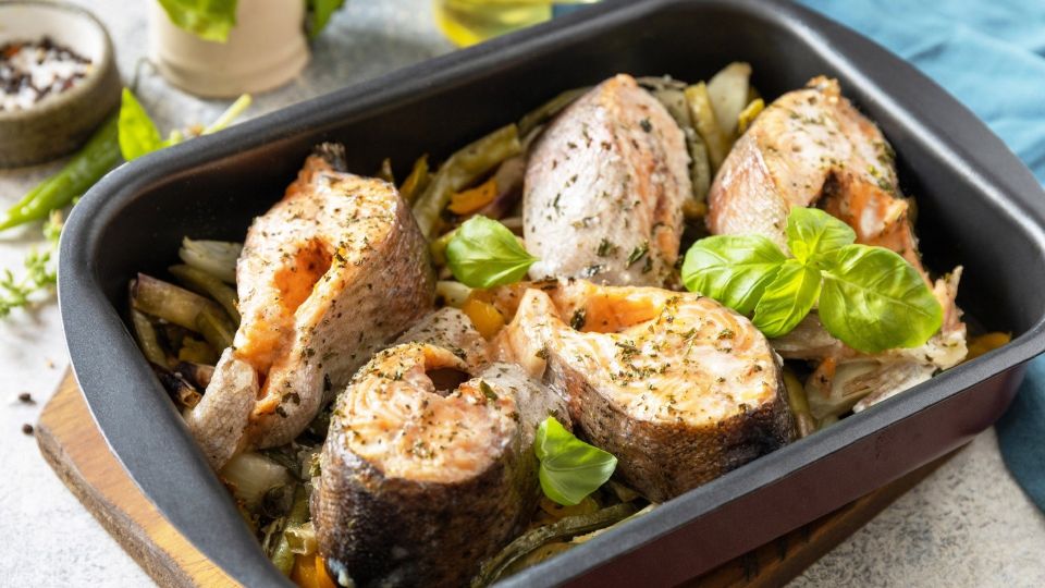 Хек, запеченный в горчичном маринаде: получится вкуснее, чем в ресторане