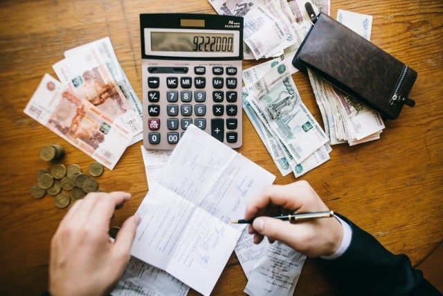 Защита зарплаты: Госдума приняла закон, который ограничивает снижение премий